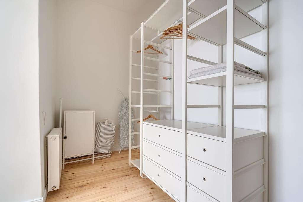 Spacious 2-Bedroom Flat In Old Town By Urban Rent فيلنيوس المظهر الخارجي الصورة