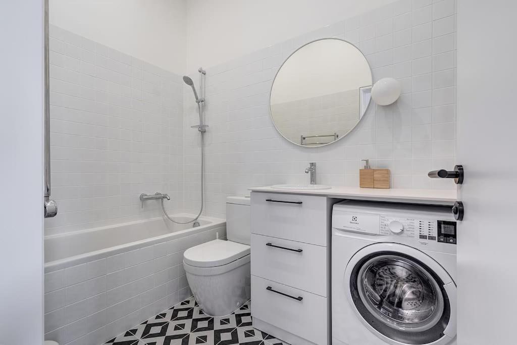 Spacious 2-Bedroom Flat In Old Town By Urban Rent فيلنيوس المظهر الخارجي الصورة