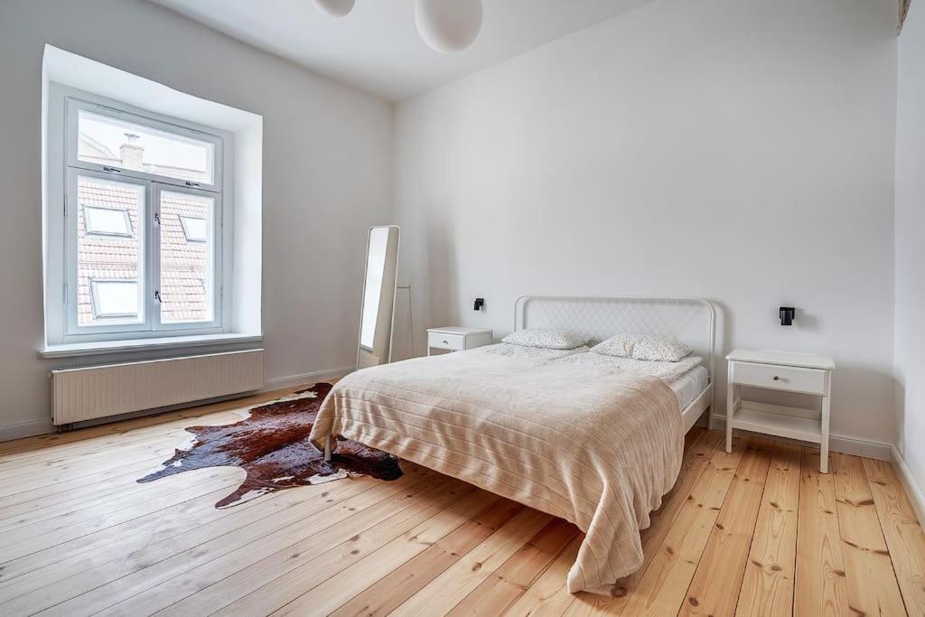 Spacious 2-Bedroom Flat In Old Town By Urban Rent فيلنيوس المظهر الخارجي الصورة