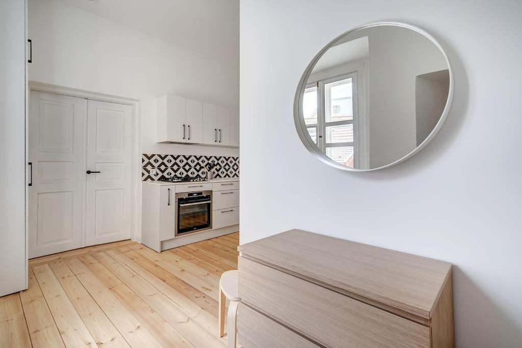 Spacious 2-Bedroom Flat In Old Town By Urban Rent فيلنيوس المظهر الخارجي الصورة
