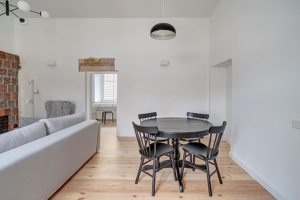 Spacious 2-Bedroom Flat In Old Town By Urban Rent فيلنيوس المظهر الخارجي الصورة