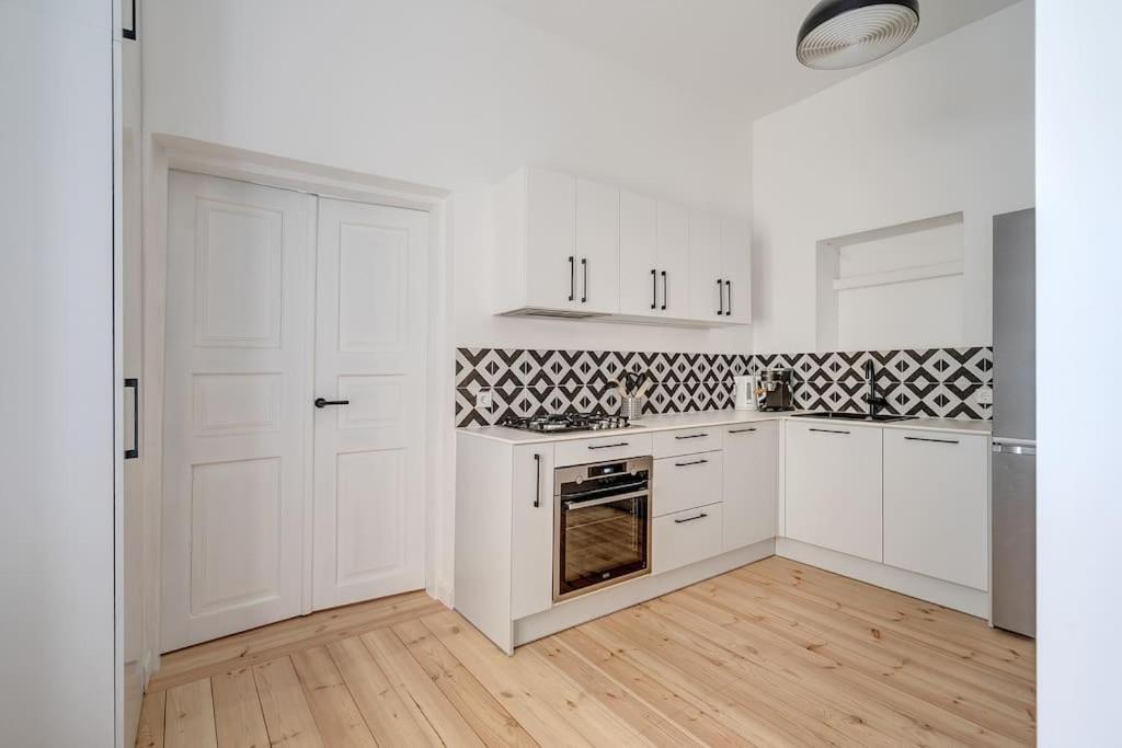 Spacious 2-Bedroom Flat In Old Town By Urban Rent فيلنيوس المظهر الخارجي الصورة