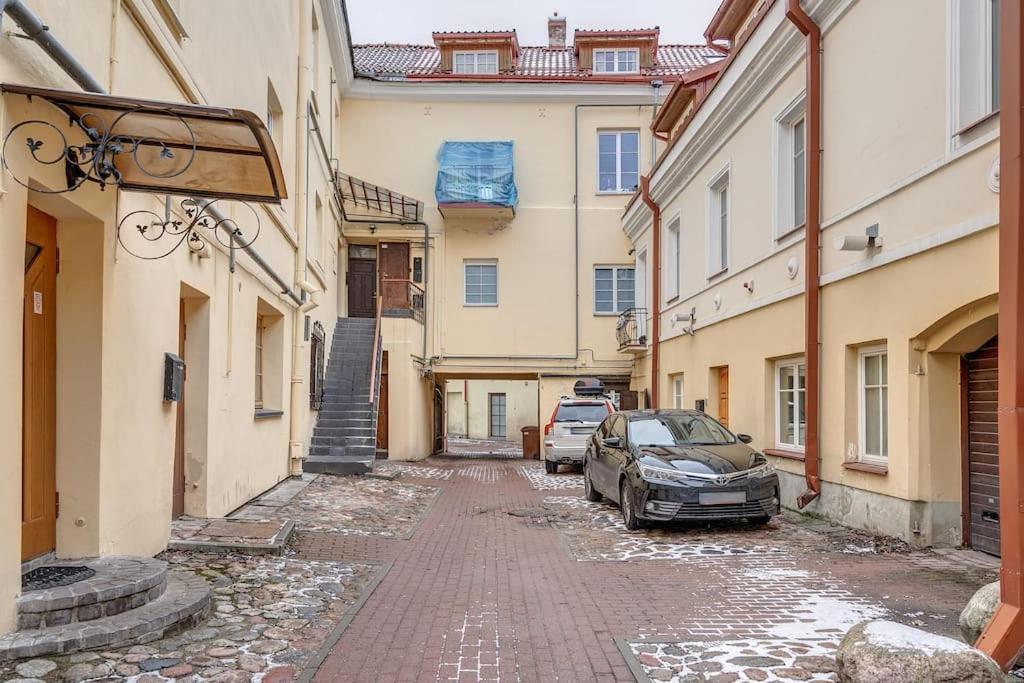 Spacious 2-Bedroom Flat In Old Town By Urban Rent فيلنيوس المظهر الخارجي الصورة