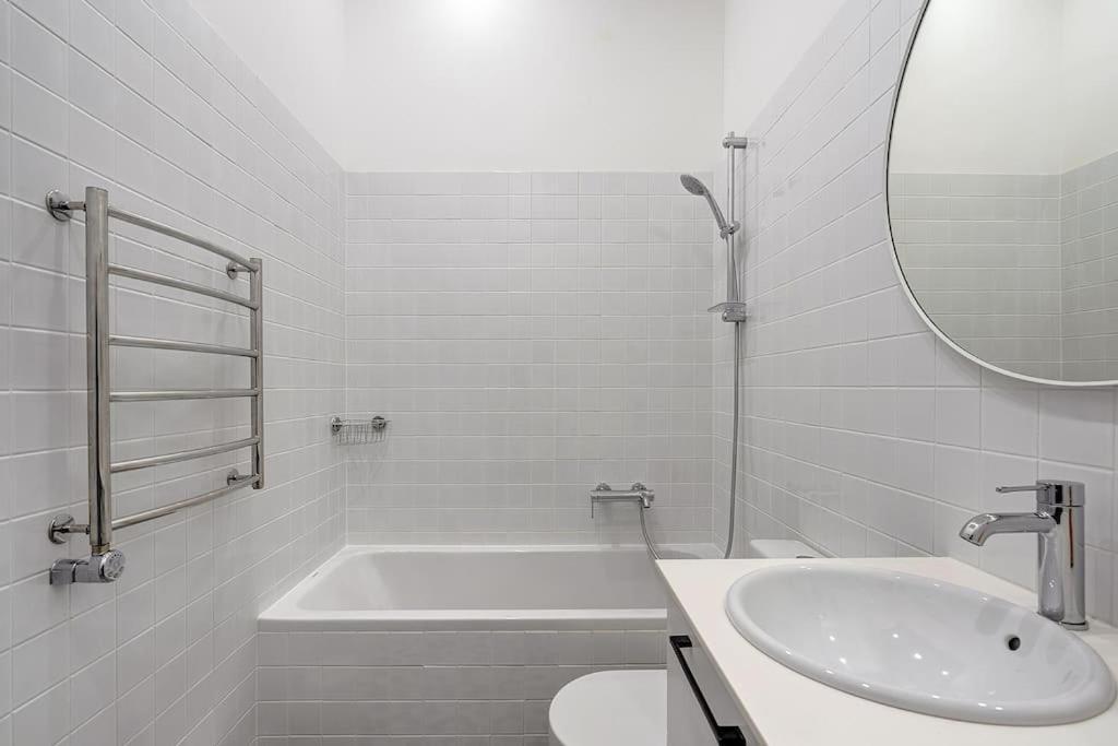Spacious 2-Bedroom Flat In Old Town By Urban Rent فيلنيوس المظهر الخارجي الصورة