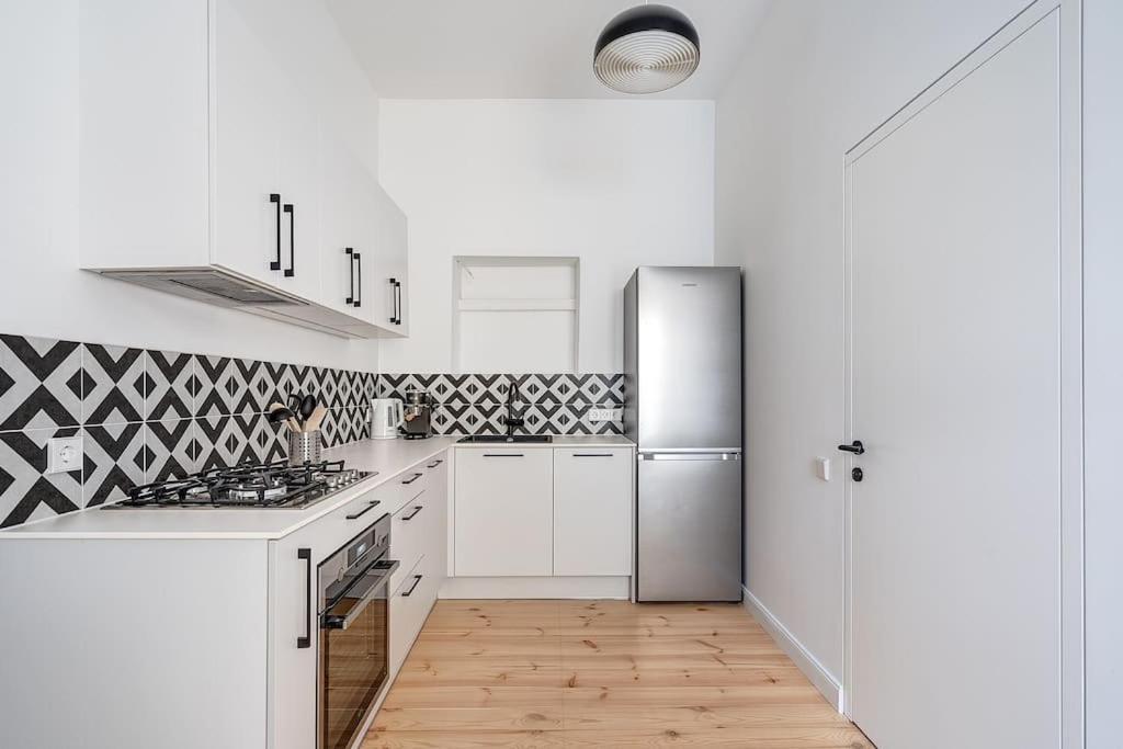 Spacious 2-Bedroom Flat In Old Town By Urban Rent فيلنيوس المظهر الخارجي الصورة